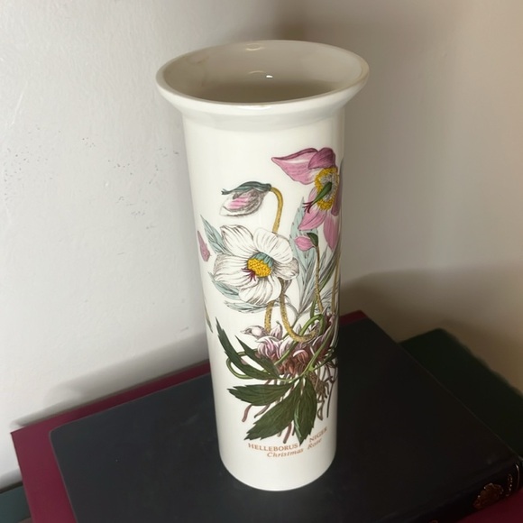 Portmeirion Botanic Garden Serif Vase Helleborus Niger Christmas Rose 9''H - Picture 3 of 12